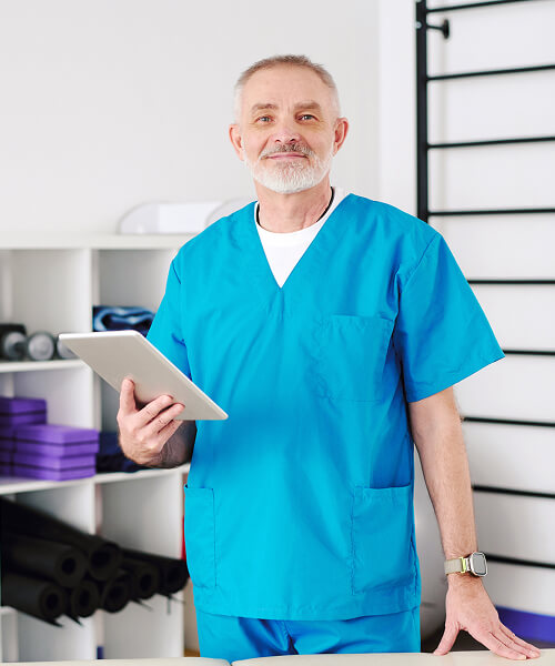 physio therapist with tablet